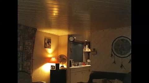 Erwins room welcome sound on online show from February 2025 08:37:01 PM