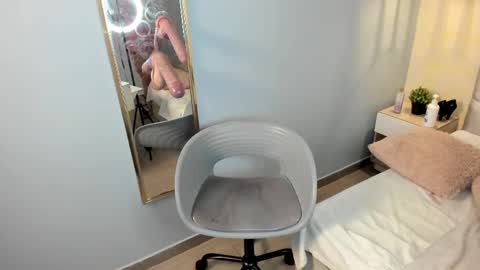 Snapshot of escarleth__ chatting on February 2025 06:53:01 PM Escarlet online show from February 2025 06:53:01 PM