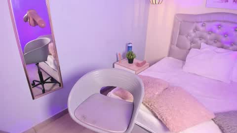 Escarlet online show from October 2025 02:03:02 PM