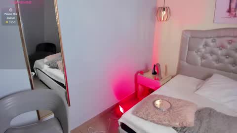 Escarlet online show from December 2025 02:12:02 PM