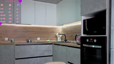 EshleGreen online show from April 2026 01:38:01 PM