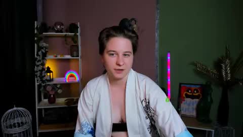 esma_shine online show from October 2025 07:42:02 AM