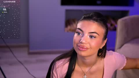 Esme online show from December 2024 07:23:01 PM