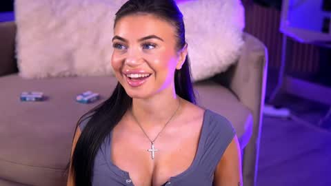 Esme online show from December 2024 07:10:01 PM