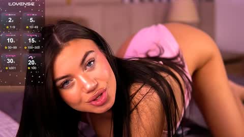 Esme online show from December 2024 09:31:02 PM