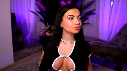 Esme online show from March 2025 02:25:01 AM