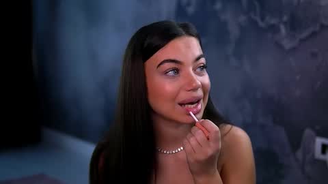 Esme online show from September 2025 09:22:02 AM