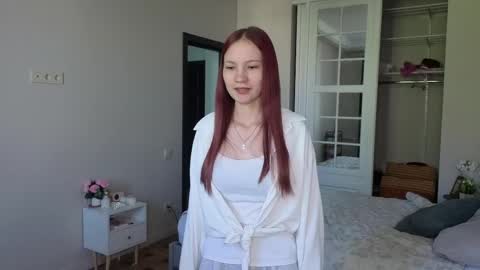 Snapshot of esmepalmer chatting on May 2026 06:19:02 AM Esme online show from May 2026 06:19:02 AM