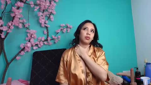 Esmeralda  online show from November 2025 11:47:01 AM