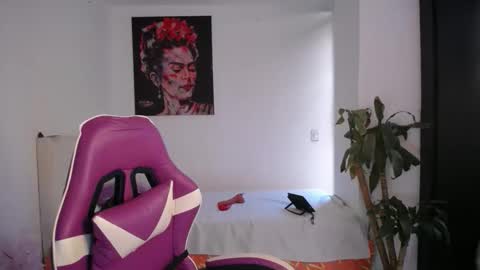 Esmeralda online show from February 2026 07:10:01 PM