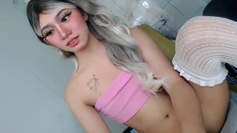 Snapshot of esmeralda28x chatting on June 2026 10:45:01 PM esmeralda28x online show from June 2026 10:45:01 PM