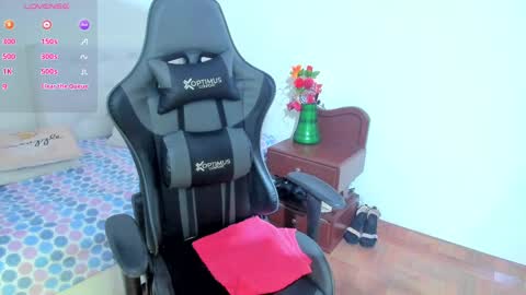 Snapshot of esmeralda_milf1 chatting on March 2025 08:31:02 PM esme online show from March 2025 08:31:02 PM