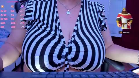 Snapshot of esmeralda_milf1 chatting on March 2025 01:03:02 AM esme online show from March 2025 01:03:02 AM