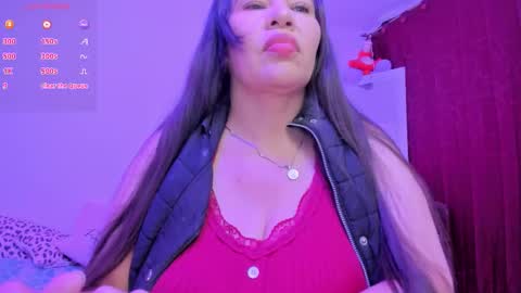 Snapshot of esmeralda_milf1 chatting on September 2025 11:01:02 AM esme online show from September 2025 11:01:02 AM