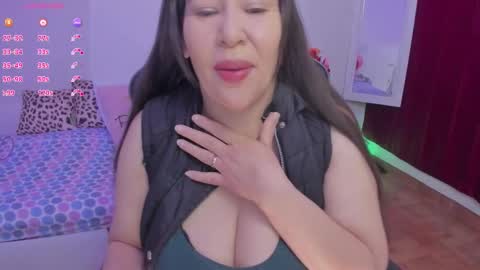 Snapshot of esmeralda_milf1 chatting on October 2025 11:29:01 AM esme online show from October 2025 11:29:01 AM