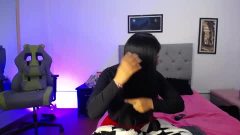 Snapshot of esmeraldaa_sc chatting on October 2025 03:48:02 AM Perla online show from October 2025 03:48:02 AM