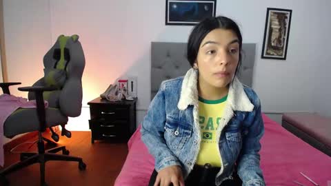 Snapshot of esmeraldaa_sc chatting on October 2025 05:27:02 AM Perla online show from October 2025 05:27:02 AM