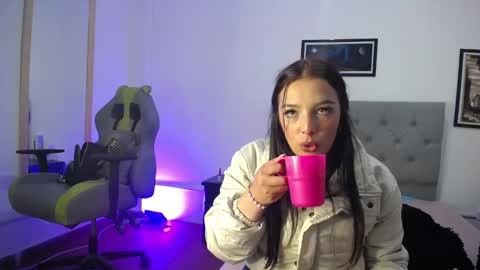 Snapshot of esmeraldaa_sc chatting on November 2025 11:40:01 PM Perla online show from November 2025 11:40:01 PM