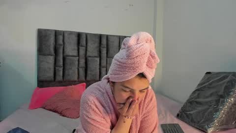 Perla online show from April 2026 05:52:01 AM