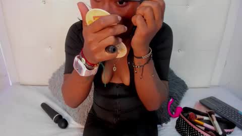 esmeraldanyx online show from September 2025 01:54:02 PM