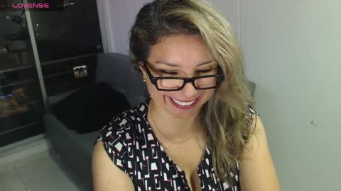 Snapshot of esperanza86_ chatting on December 2024 11:57:02 PM Juliana online show from December 2024 11:57:02 PM