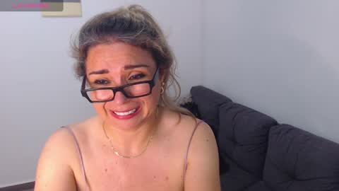 Snapshot of esperanza86_ chatting on January 2025 10:21:02 AM Juliana online show from January 2025 10:21:02 AM