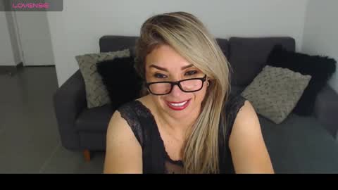 Snapshot of esperanza86_ chatting on January 2025 11:54:01 PM Juliana online show from January 2025 11:54:01 PM