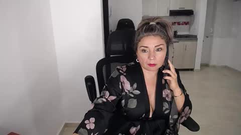 Snapshot of esperanza86_ chatting on May 2026 12:39:01 AM Juliana online show from May 2026 12:39:01 AM
