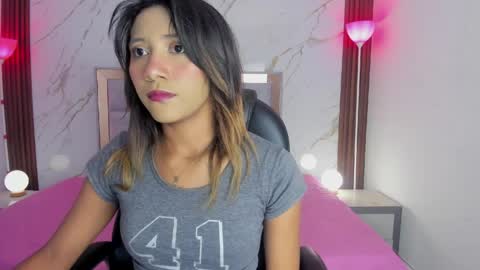 esperanzamora online show from April 2026 01:08:02 PM