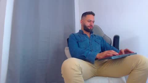 esteban online show from December 2024 12:22:02 AM