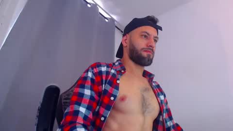 esteban online show from February 2025 07:05:01 PM