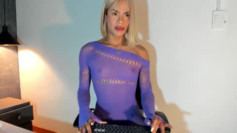 Salome online show from October 2025 09:37:02 PM