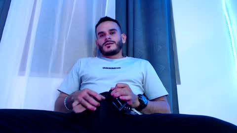 Snapshot of esteban_fer chatting on December 2024 07:02:02 AM Esteban Fernandez online show from December 2024 07:02:02 AM