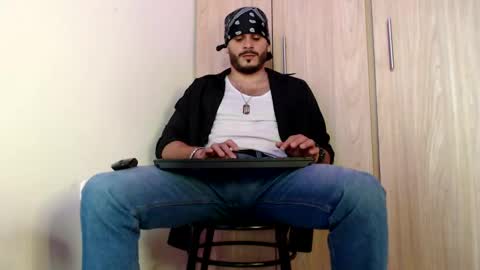 Snapshot of esteban_fer chatting on January 2025 08:04:01 PM Esteban Fernandez online show from January 2025 08:04:01 PM