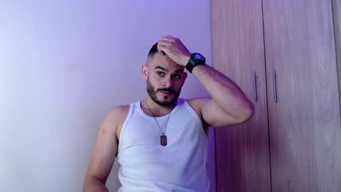 Snapshot of esteban_fer chatting on January 2025 05:53:01 PM Esteban Fernandez online show from January 2025 05:53:01 PM