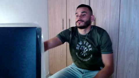 Snapshot of esteban_fer chatting on February 2025 02:43:01 PM Esteban Fernandez online show from February 2025 02:43:01 PM