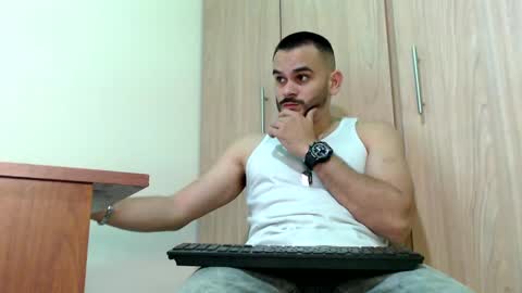 Snapshot of esteban_fer chatting on February 2025 09:15:01 PM Esteban Fernandez online show from February 2025 09:15:01 PM