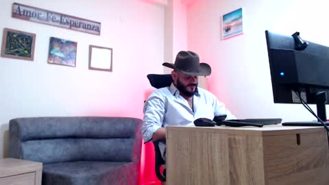 Esteban Fernandez online show from April 2026 02:42:01 PM