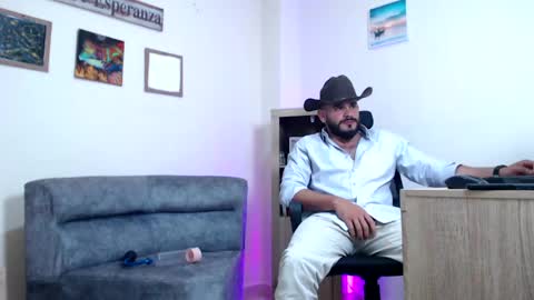 Esteban Fernandez online show from April 2026 06:39:01 AM