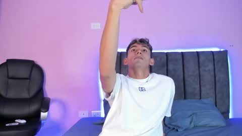 Snapshot of estebanperez_ chatting on December 2024 12:27:02 PM Esteban online show from December 2024 12:27:02 PM