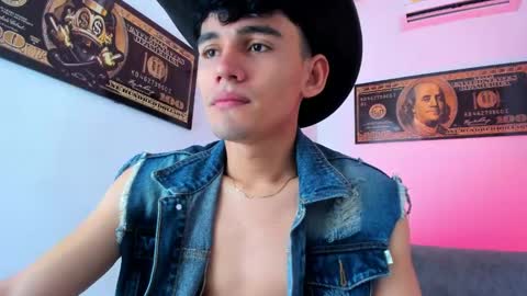 Snapshot of estebanperez_ chatting on January 2025 12:20:01 PM Esteban online show from January 2025 12:20:01 PM
