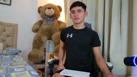 Snapshot of estebanperez_ chatting on July 2026 01:37:02 PM Esteban online show from July 2026 01:37:02 PM
