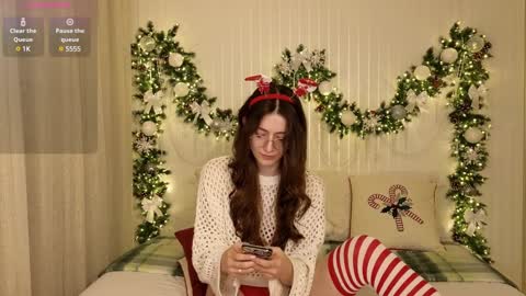Snapshot of ester_hill chatting on December 2024 07:29:02 PM Ester online show from December 2024 07:29:02 PM