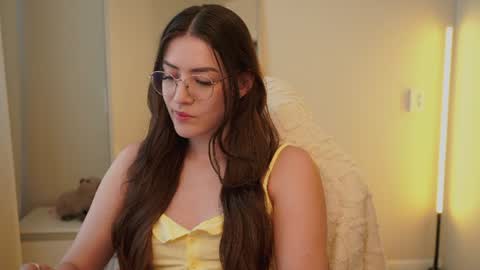 Snapshot of ester_hill chatting on July 2026 04:28:02 AM Ester online show from July 2026 04:28:02 AM
