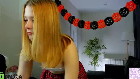 Ester online show from October 2025 12:45:01 AM