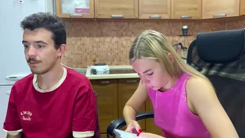 Ester online show from September 2025 06:22:02 PM