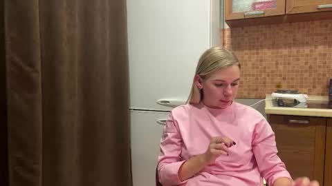 Ester online show from October 2025 07:25:02 PM