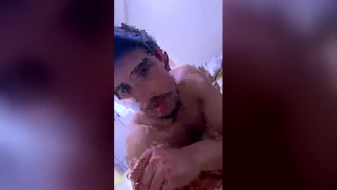 Snapshot of estetikmen chatting on May 2026 07:32:02 PM Estetikmen online show from May 2026 07:32:02 PM