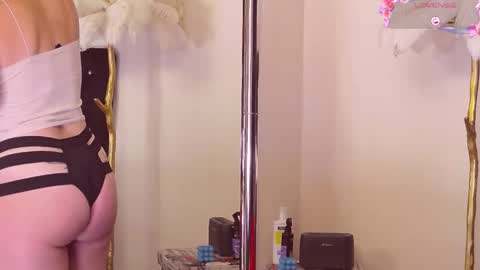 Esthera   online show from October 2025 04:35:02 AM