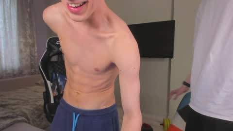 Snapshot of esthetics_boys chatting on May 2026 12:12:01 PM LOUIS online show from May 2026 12:12:01 PM